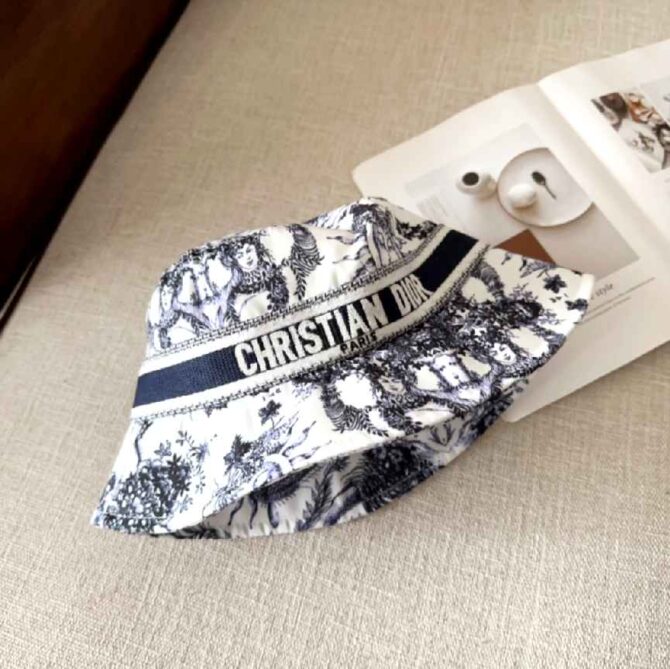 Exclusive luxury bucket hat - Image 4