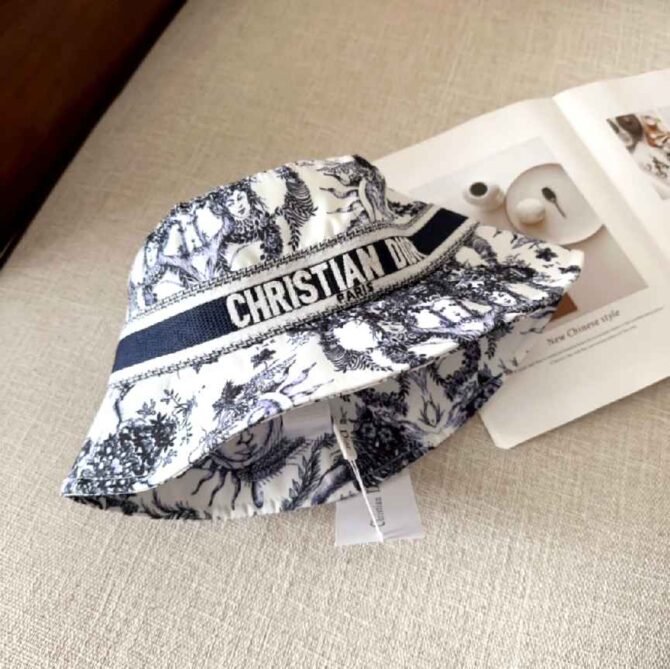 Exclusive luxury bucket hat - Image 2